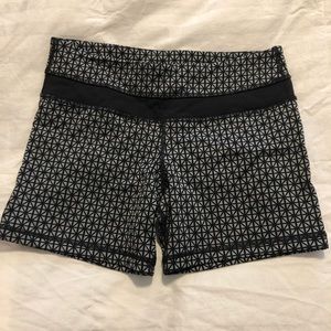 NWOT Lululemon spandex shorts luon